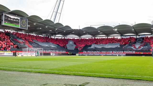 Die Fans trugen die 2. Liga mit dem "Undertaker" zu Grabe.  | Foto: GEPA