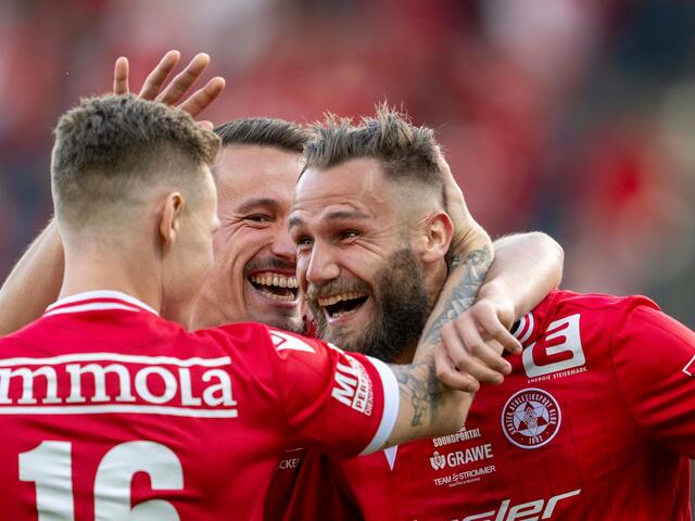 Freudentaumel beim GAK: Die "Roten" sind zurück in der Fußall Bundesliga.  | Foto: GEPA