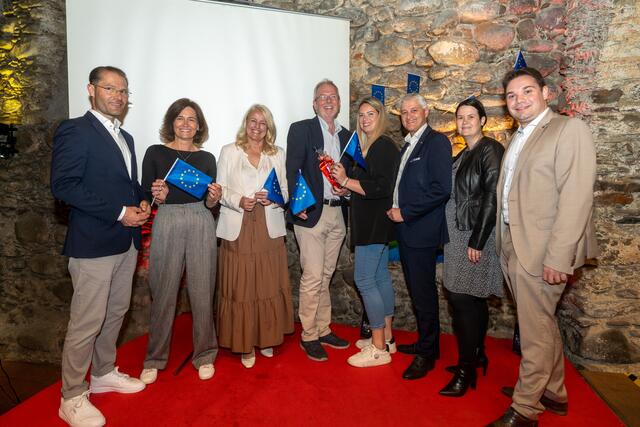 Große Freude am Ende der Veranstaltung mit den BSA Vertretern aus Spittal und Villach.

Im Anschluss gab es noch Gastgeschenke ;) | Foto: Bildnachweis: (c) Werner Augustin bzw. Adina Lackner