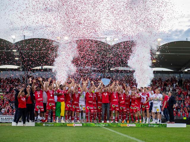 Im Konfetti-Regen verabschiedete sich der GAK aus der 2. Liga.  | Foto: GEPA
