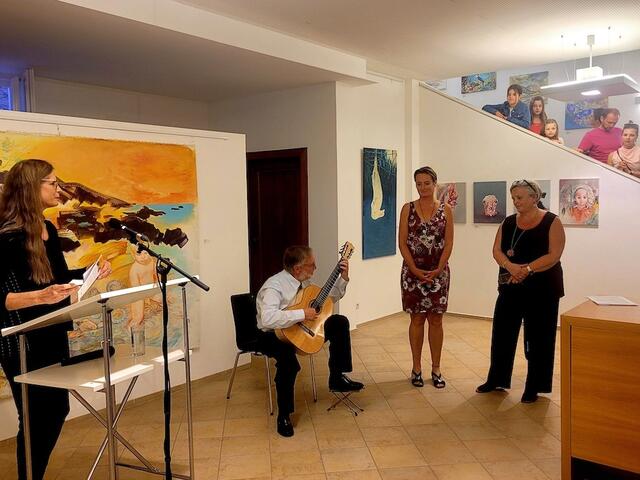 Eröffnung mit Musiker Wolfgang Jungwirth, rechts Ingrid Pröller und Verena Traeger | Foto: Matthias Part