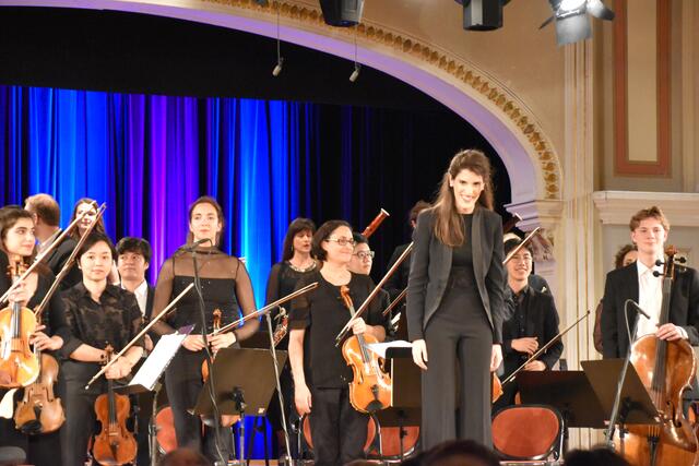 Dirigentin Khadem-Missagh und das Orchester. | Foto: Preineder