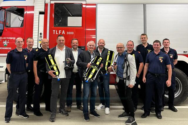 Gemeindevertretung mit den Kommandos Wachtberg und Behamberg. | Foto: FF Behamberg