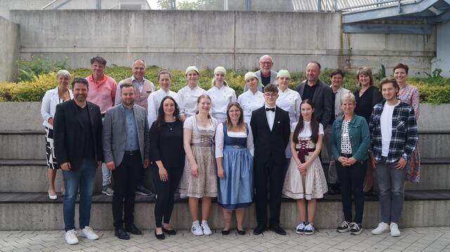 Am Abschlusstag konnten Direktor Reinhold Greuter, Lehrerinnen sowie Schüler:innen Eltern und Gäste begrüßen.