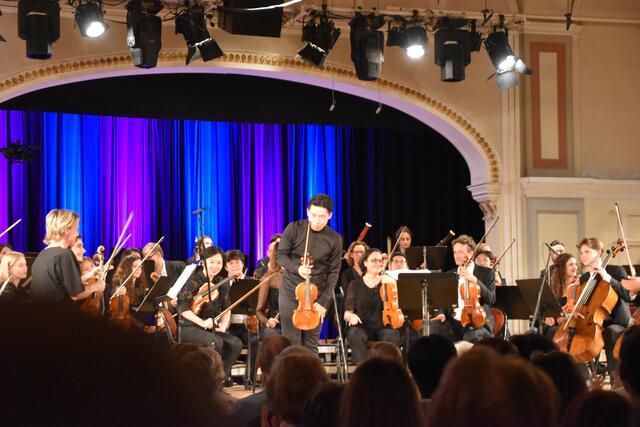 Kerson Leong und das Orchester. | Foto: Preineder