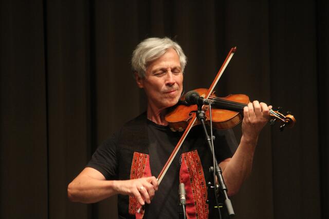 Andreas Safer ist seit Anbeginn bei der Formation "Aniada a Noar" dabei. | Foto: RegionalmedienSteiermark/Hofmüller