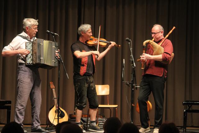 Viele unterschiedliche Musikinstrumente kommen bei den Konzerten des Trios zur Anwendung. | Foto: RegionalmedienSteiermark/Hofmüller
