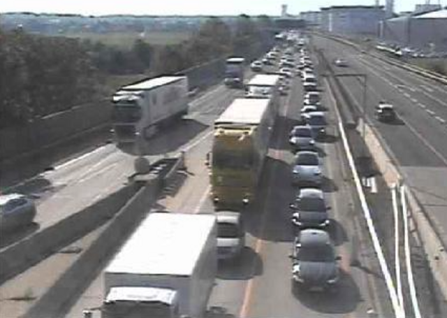 Bilder von der A4 Ostautobahn in Richtung Wien. Ein bis zu 6 Kilometer langer Stau hatte sich ab 7.30 Uhr gebildet. | Foto: Asfinag/Screenshot