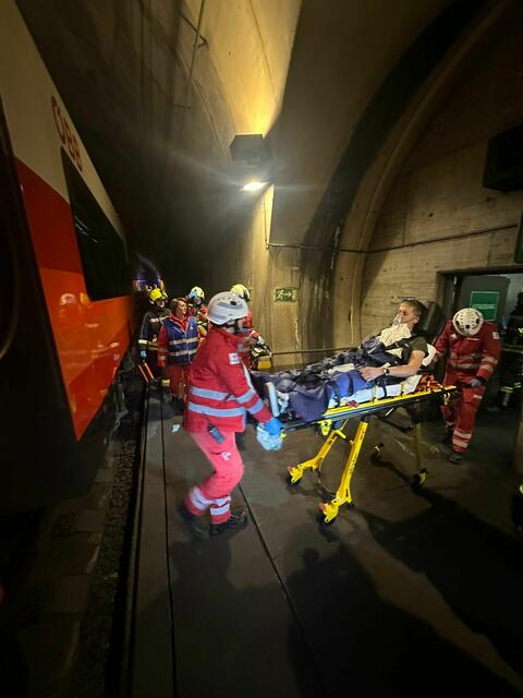 Acht Feuerwehren waren mit 100 Mitgliedern im Einsatz. | Foto: Bezirksfeuerwehrkommando Amstetten