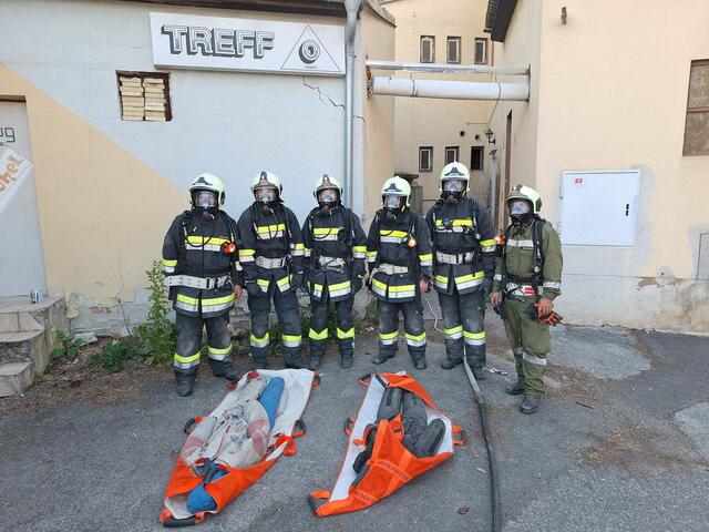 Zwei Feuerwehren stellten sich der Atemschutzübung. | Foto: Michael Babits