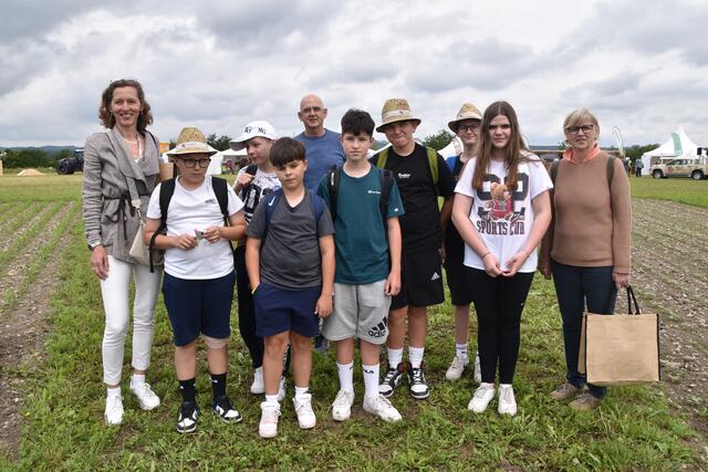 Die MINT-Mittelschule Illmitz mit Direktorin Brigitte Renner (l.) | Foto: Stefan Schneider