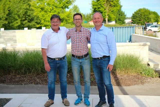 Johannes Zeller mit den Unterstützern Ernst Seifried (links) und Georg Leeb (rechts). | Foto: Zeller