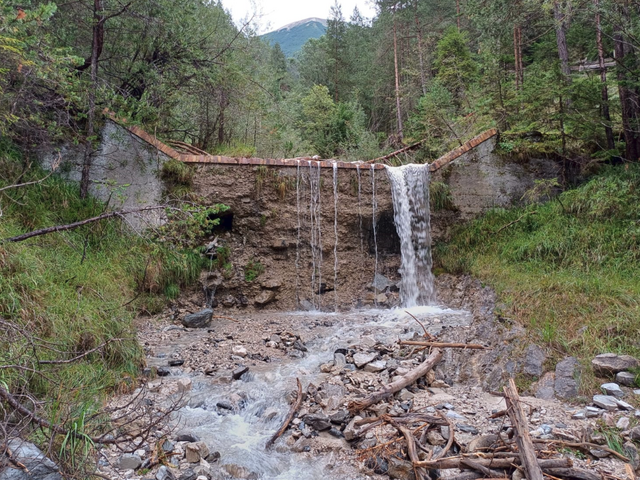 Der desolate Zustand der bestehenden Schutzbauten am Niederbach ist seit vielen Jahren bekannt. | Foto: Gemeinde