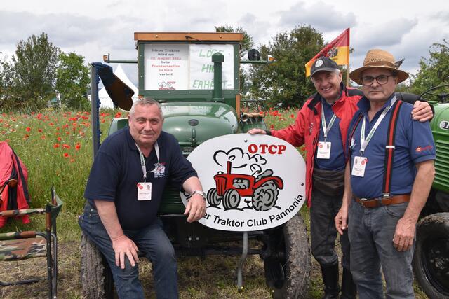 (v.l.) Franz Gruber, Walter Guttmann und Johann Harrer vom Oldtimer Traktor Club Pannonia.  | Foto: Stefan Schneider
