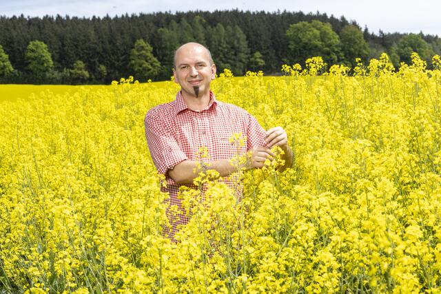 Nebenerwerbslandwirt Josef aus dem Bezirk Ried sucht bei "Bauer sucht Frau" eine Partnerin zum Pferde stehlen. | Foto: ERNST KAINERSTORFER