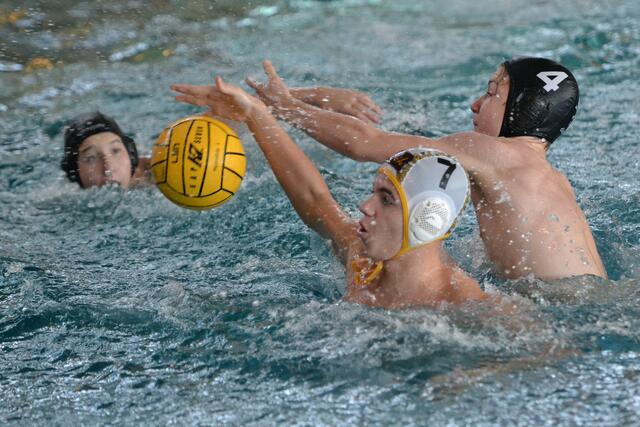 Der Kampf um den Ball… | Foto: ASV Wasserball