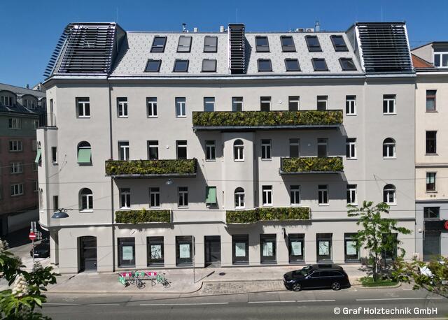 Das Gründerzeithaus in der Kauergasse wurde um mehrere Millionen Euro saniert.  | Foto: Graf Holztechnik GmbH_Drohnenfoto_01