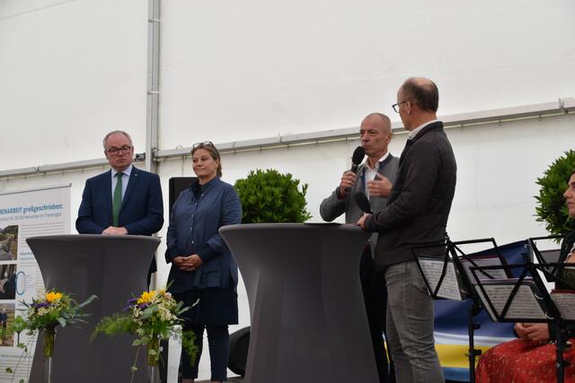LH-Stellvertreter Stephan Pernkopf, Sektionschefin Monika Mörth, Bgm. Andreas Ramharter mit Peter Bichler. | Foto: Preineder