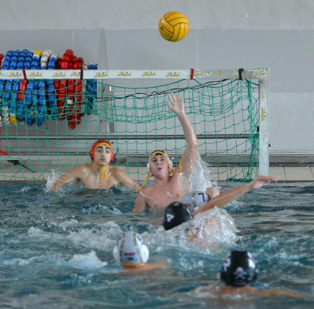 Der Wurf konnte abgewehrt werden… | Foto: ASV Wasserball