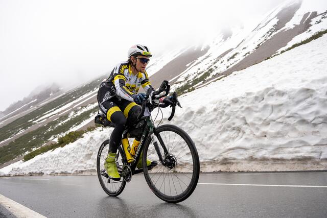 Widrige Bedingungen: Das Hahntennjoch ist einer der Gebirgspässe, die der Kraubather Christoph Strasser im Rahmen des Race Across Austria überwinden muss.  | Foto: Luka Zavodnik