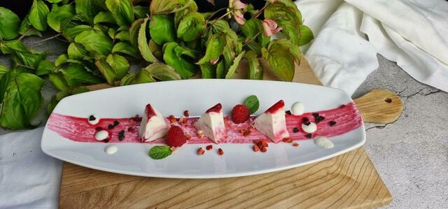 Joghurt-Limetten-Terrine mit Himbeeren | Foto: Julia Liedl, BEd