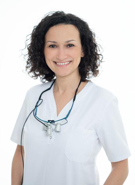 Zahnärztin Agnes Salamon entwickelt gemeinsam mit der Patientin bzw. dem Patienten einen passenden Behandlungsplan. | Foto: Frank Helmrich