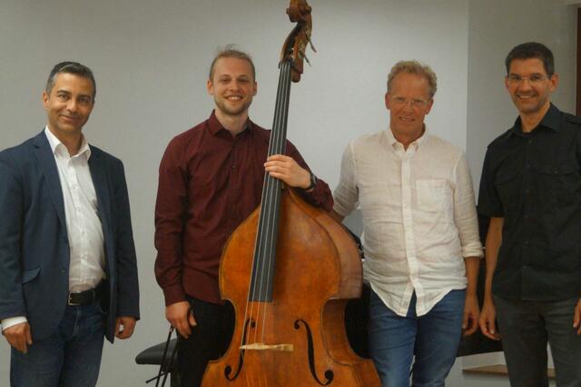 Dir. Oliver Felipe Armas, Kristov Hechenberger, Wolfgang Schneider (Lehrer), Markus Wagner (Klavierbegleitung) | Foto: privat
