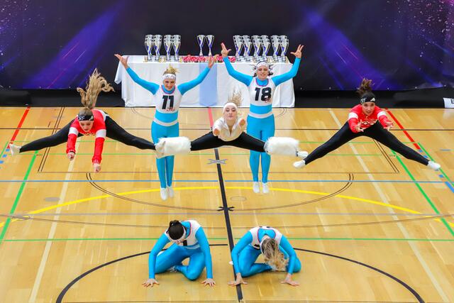 Die MadManiacs von New Rock Generation überzeugten mit ihrer Interpretation von "Schifoan" die Wertungsrichter und sicherten sich Platz 1 in der Kategorie Miniformation Ladies. | Foto: Iris Bloder