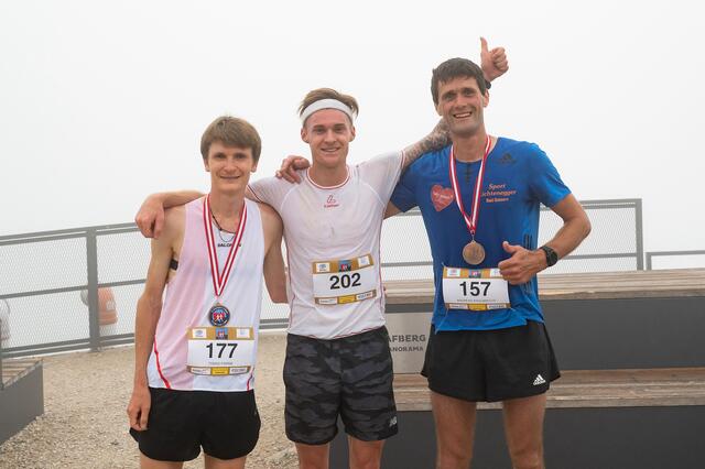 Die Top 3 der Männer v. l.: Tomas Farnik/CZE (2.), Alexander Brandner (1.), Andreas Englbrecht (3.). | Foto: kunstbahr