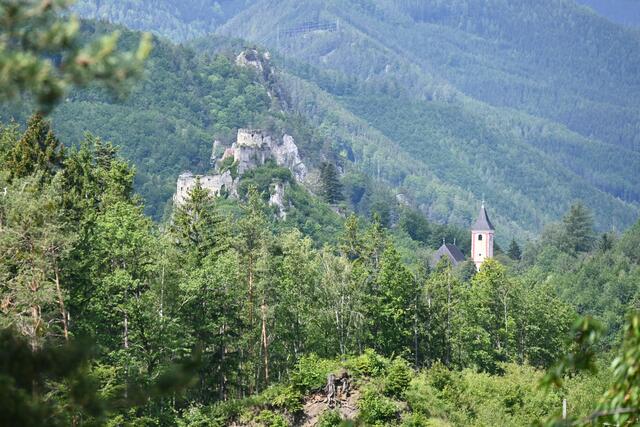 Kirche und Burg Klamm