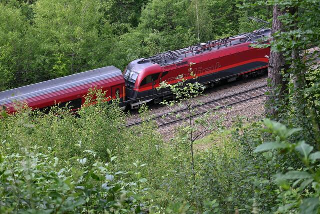 Ein Stück weiter unten die Semmeringbahn