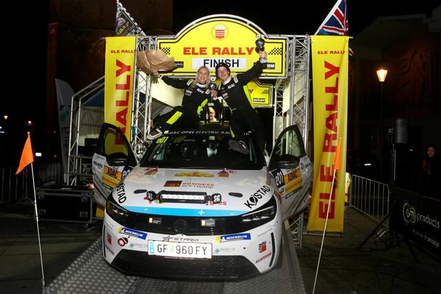 Pröglhöf/Ettel siegten in den Niederlanden. | Foto: ADAC | Opel Motorsport 