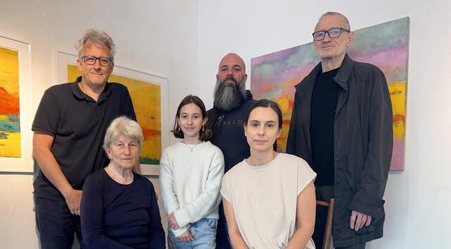 Mitglieder vom Verein Kino Kreativ Kulturaktiv und Helfer widmen jedes Jahr viel Zeit um Besuchern interessante Ausstellungen zu zeigen. | Foto: Privat