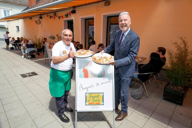 Riccardo Aureli zusammen mit Bürgermeister Klaus Schneeberger. | Foto: Gemeinde