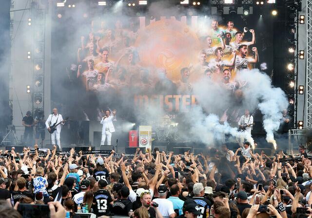 Auftritt bei der großen Double-Feier am Hauptplatz Anfang Mai. | Foto: GEPA