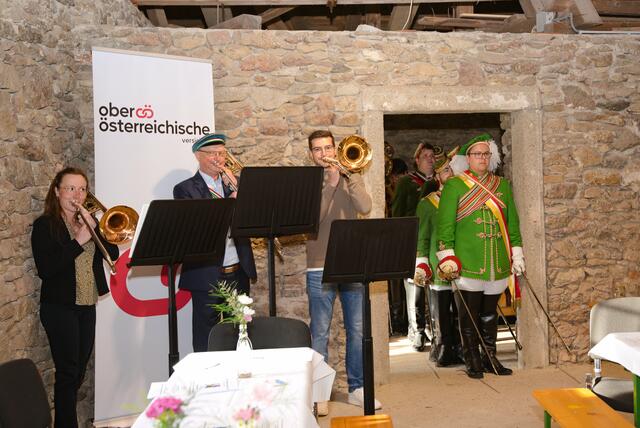 Fanfare und Einzug des Kommerspräsidiums und der Gastchargierten.  | Foto: Alfred Hofer
