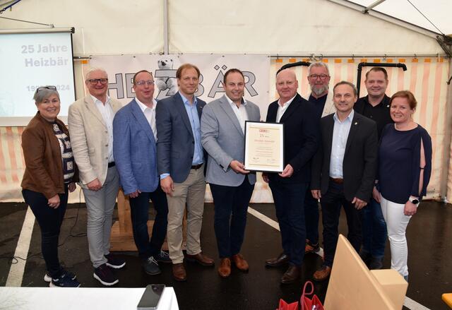 Martina Klengl, Peter Spicker, Rudolf Grabner, Bernhard Dissauer-Stanka, Harald Grabner, Hans Lendawitsch, Gerhard Windbichler, Günter Daxböck, Christian Samwald und Eva Bauer. | Foto: Stadtgemeinde Ternitz