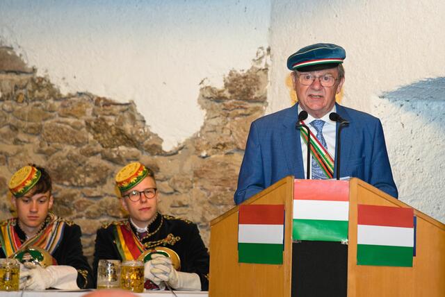 Studentenhistoriker Raimund Lang aus Salzburg bei seiner Festrede.  | Foto: Alfred Hofer