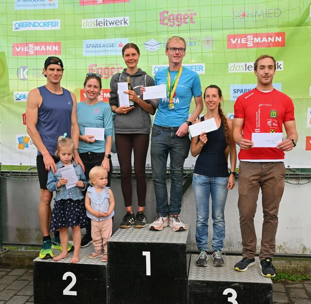 (Sieger Hauptlauf) vlnr: Schachner Markus, Kathrin Jamöck, Marion Becker, Wolfgang Haubenwallner, Barbara Köberl, Markus Schachner | Foto: LC Kapelln