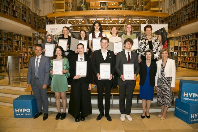 Beste Vorwissenschaftliche Arbeiten und Diplomarbeiten vor den Vorhang 2024
 | Foto: Land Vorarlberg/D.Mathis 