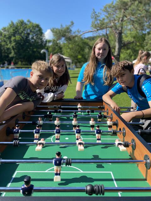 Grenzenlose Brieffreundschaften: Schülerinnen und Schüler trafen sich bei einem gemeinsamen Fest im Freibad Leutschach. | Foto: MS Leutschach