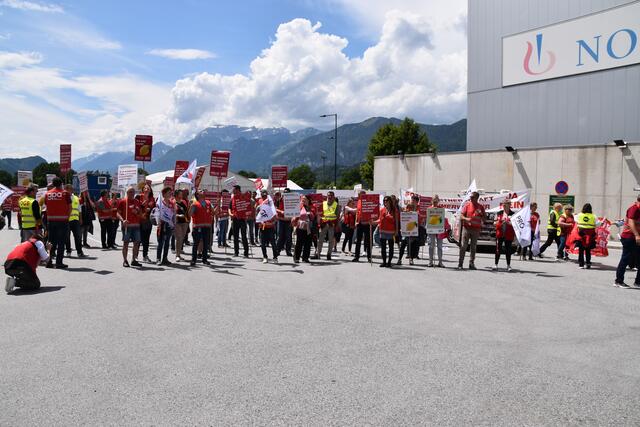 Ziel der Gewerkschaften war es, ein starkes Signal zu senden.  | Foto: Barbara Fluckinger