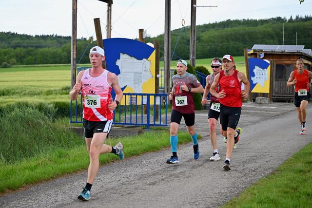 (am NÖ Mittelpunkt) vlnr: Häusler Martin, Dörflinger Günther, Ruthner Gernot, Steininger Thomas, Gruber Hans | Foto: LC Kapelln