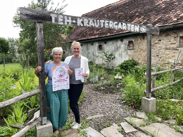Die Lebenswerkstätten Stainz-Obfrau Ursula Gerhold und die Hebamme und Yoga-Lehrerin Alexandra Dohr sind Mitglieder der Projektgruppe "Frauenkraft, die Räume schafft". | Foto: Löschnig