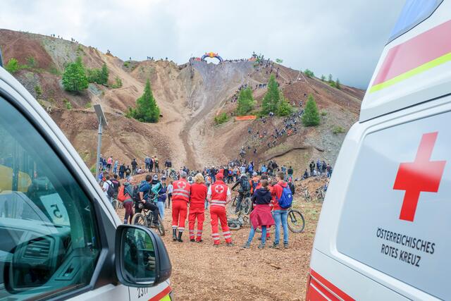 Das Rote Kreuz wird im Laufe der kommenden Tage mit rund 200 Mitarbeiterinnen und Mitarbeitern vor Ort am Erzberg sein, um die medizinische Versorgung der Gäste und Fahrer des Red Bull Erzbergrodeos zu gewährleisten.  | Foto: RK DOKUteam/ Werner Luttenberger 