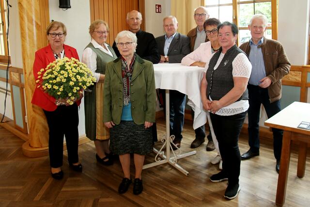 Obfrau Ernestine Resel, Rosa Kummer, Barbara Hell, Pfarrer Mag. Franz Kraus, Johann Resel, Mesner Josef Gruber, Margarethe Schachinger, Anna Wurzenberger, Eder Alois | Foto: Seniorenbund