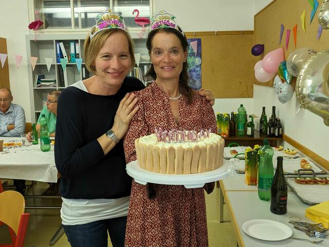 Die beiden Geburtstagskinder druften sich über einen leckeren Kuchen freuen. | Foto: ORG Zams