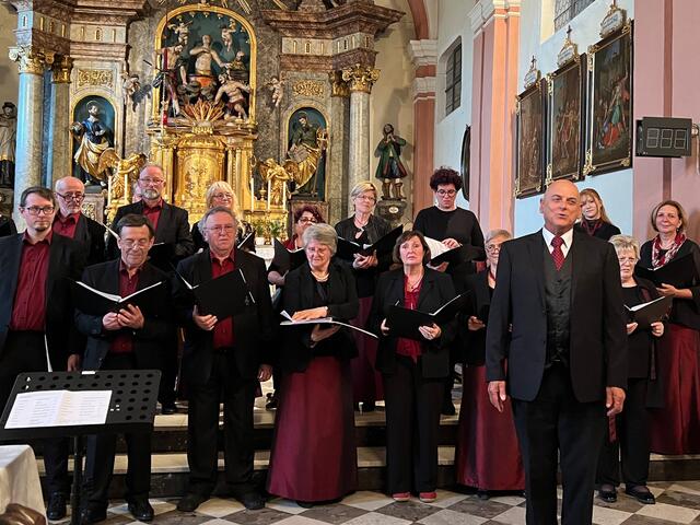 Für den Chor "pro musica" und David McShane gab es zum Schluss Standing Ovations. | Foto: Wutte