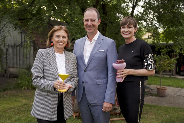 v.l.: Susanne Kraus-Winkler (Staatssekretärin für Tourismus), Astrid Steharnig-Staudinger (Geschäftsführerin Österreich Werbung), Mario Pulker (Obmann Fachverband Gastronomie in der Wirtschaftskammer Österreich) | Foto: ÖW/Karo Pernegger