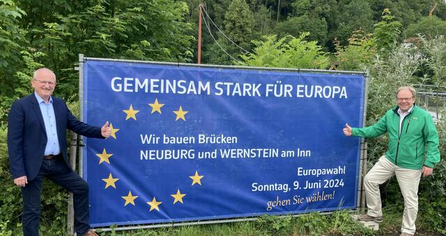 Ein leidenschaftliches Plädoyer fürs Wählen bei der Europawahl richteten Wernsteins Bürgermeister Alois Stadler und sein Amtskollege Wolfgang Lindmeier aus Neuburg am Inn an die Bevölkerung. | Foto: Stockhammer / Gemeinde Wernstein 